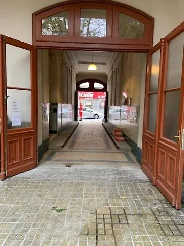 Flat - 1 Free Parking Space At The Metro * וינה